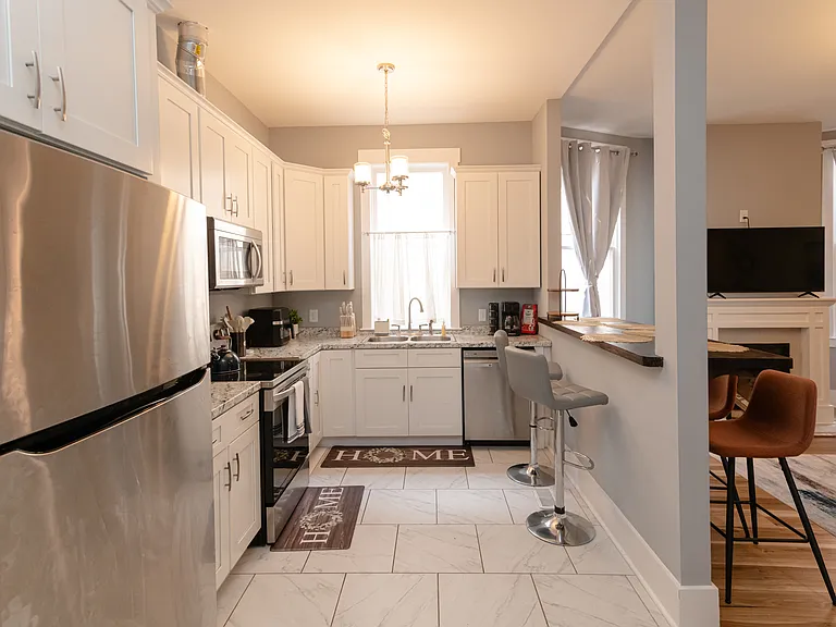 408 E Henry St #408 — Photo 8