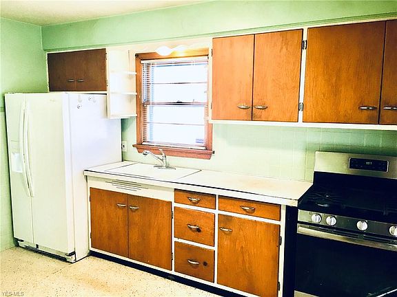 2nd image of 1932 Weston Ave