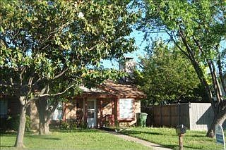 1st image of 3906 Queens Ct