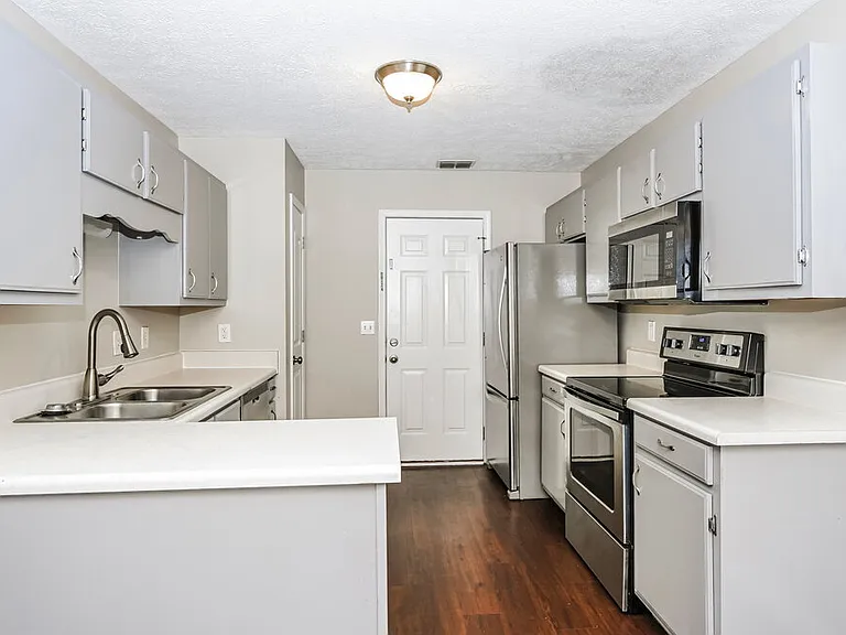 2911 Boyle Ct — Photo 10