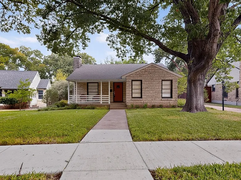 2323 Barberry Dr — Photo 6