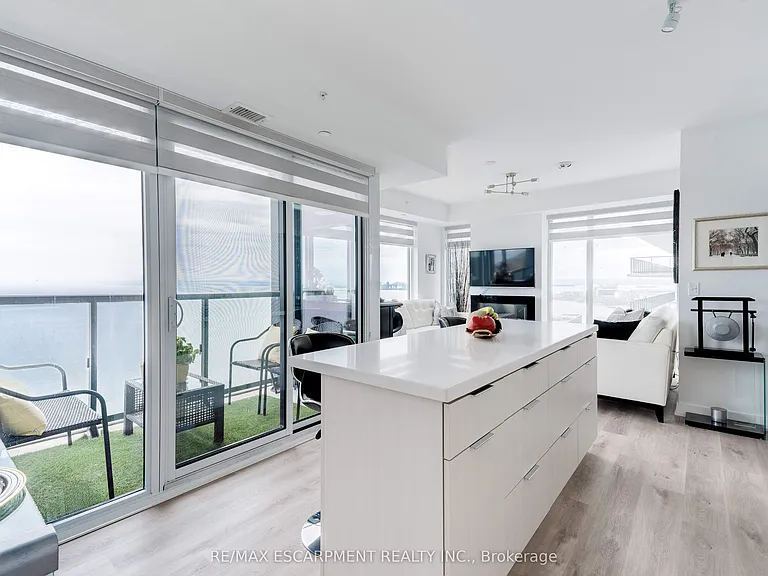 370 Martha St #1707 — Photo 5