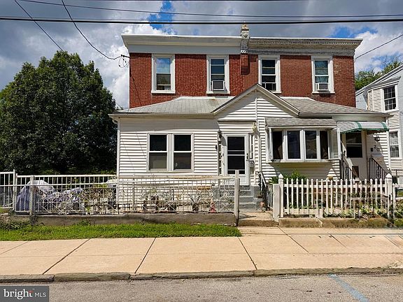 2nd image of 32 S 12th St