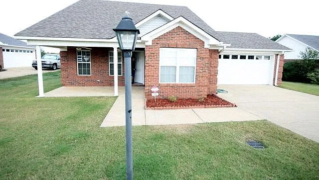 3 bed, 1346 sqft, $1,800 — Photo 2