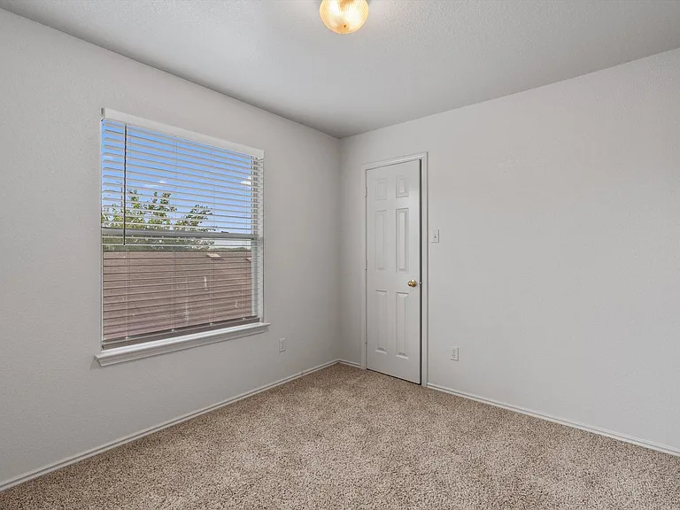 12921 White House St — Photo 18