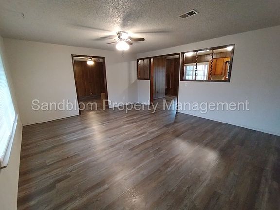 3rd image of 1004 SW 6th St