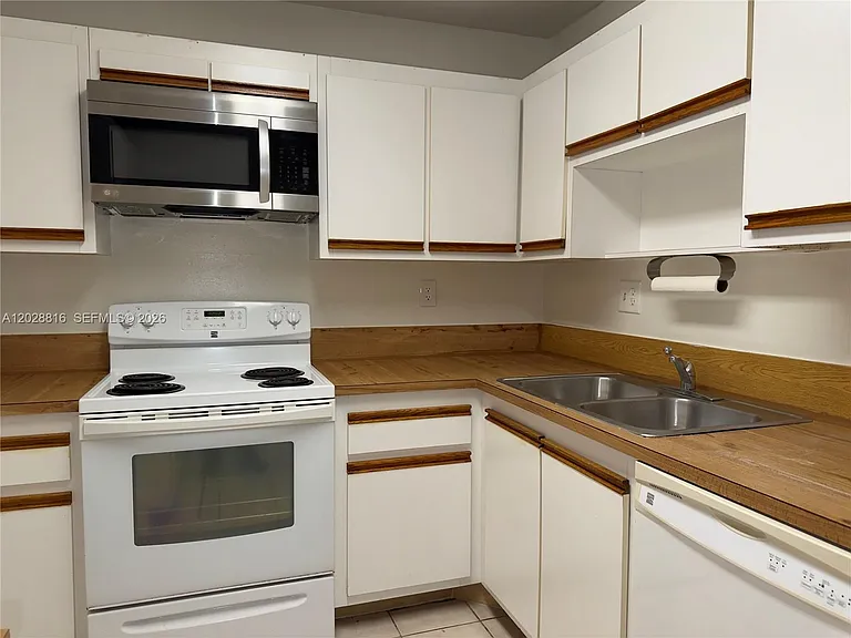10441 Mahogany Key Cir #106 — Photo 7