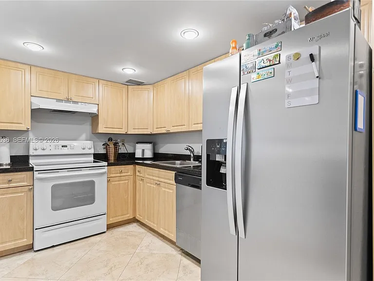 100 Bayview Dr #307 — Photo 9