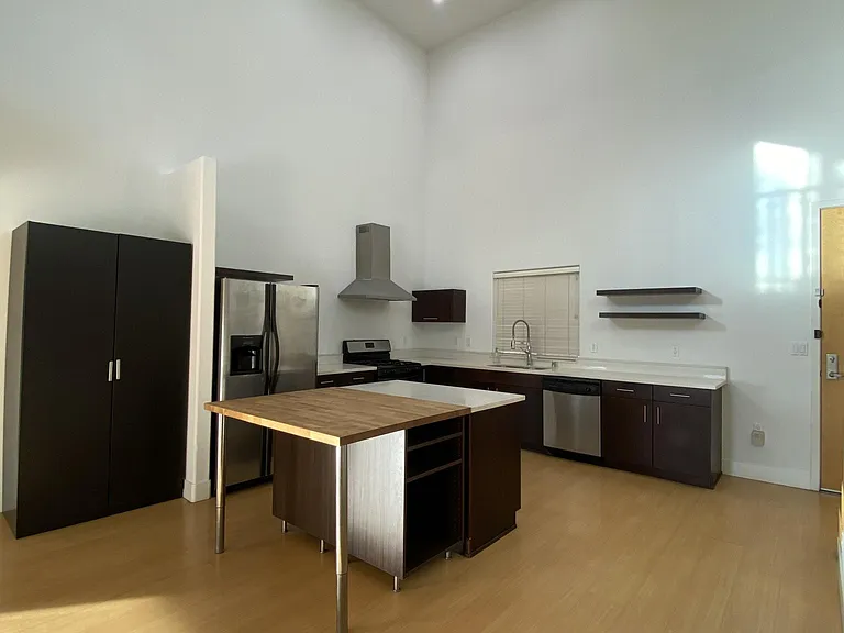 5232 Satsuma Ave #302 — Photo 7