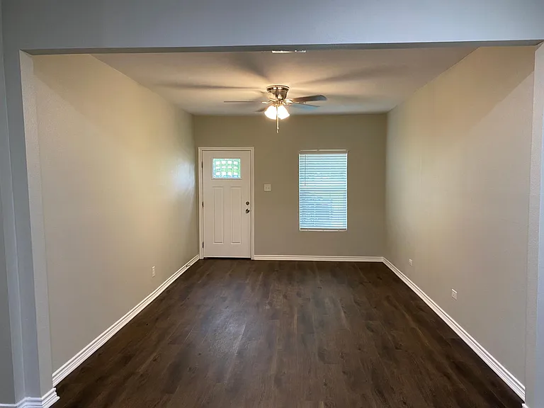 419 E Avenue M — Photo 5
