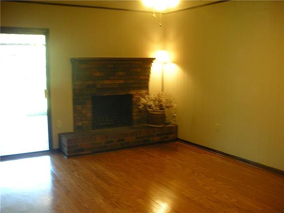 3rd image of 20095 Skinner Dr