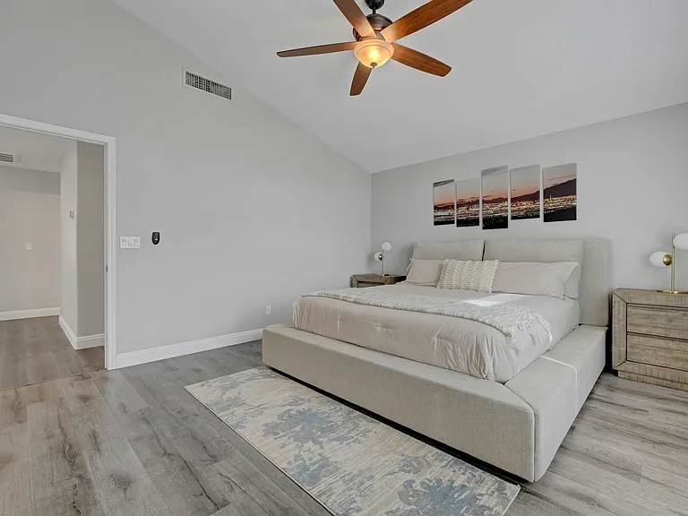 2239 Le Conte Ave — Photo 34