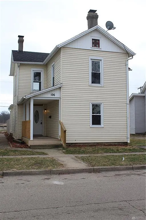 106 W Main St photo 1