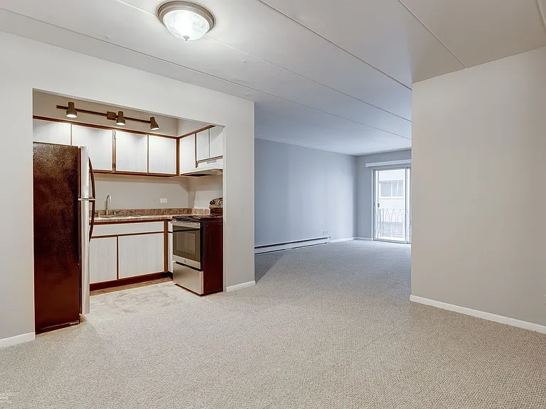 Marengo Place Apartments — Photo 15