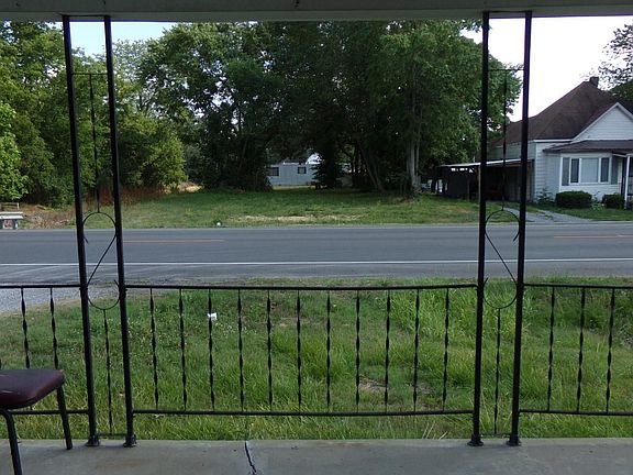 3rd image of 708 W Poplar St