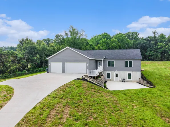 69675 Rose Meadow Dr, Lawton, MI 49065