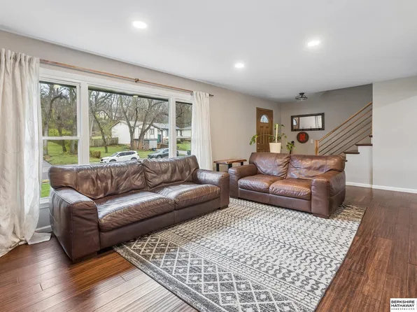 7923 Raven Oaks Dr, Omaha, NE 68152