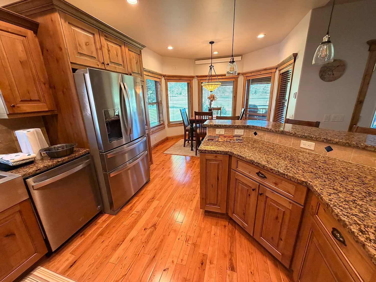 6 bed, 4280 sqft, $3,000 — Photo 3