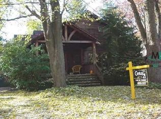 2321 Maplewood St, Keego Harbor, MI 48320