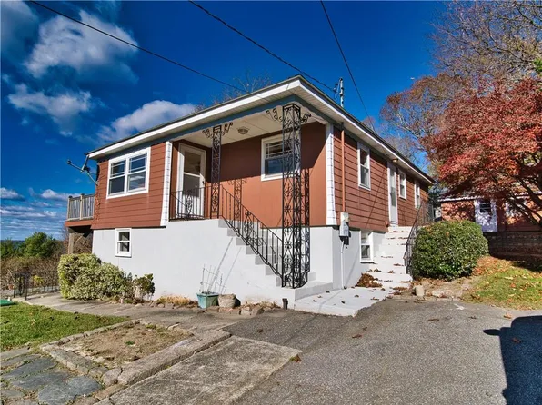 102 Canonicus St, Tiverton, RI 02878