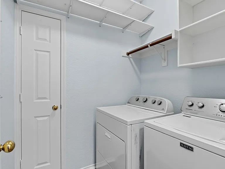 316 Leameadow Dr — Photo 15