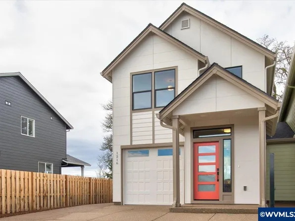 1216 S 11th St, Independence, OR 97351