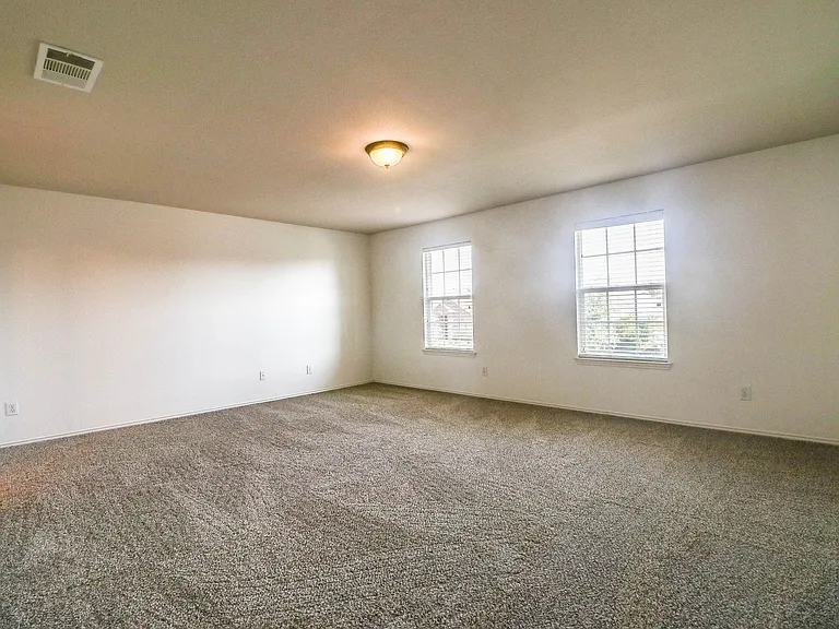 2324 Cavalry Dr — Photo 18