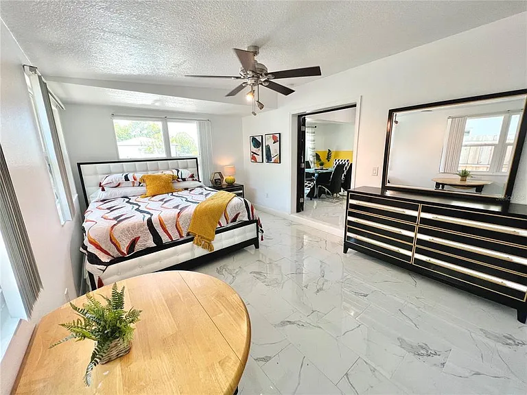 2173 Riviera Dr — Photo 10