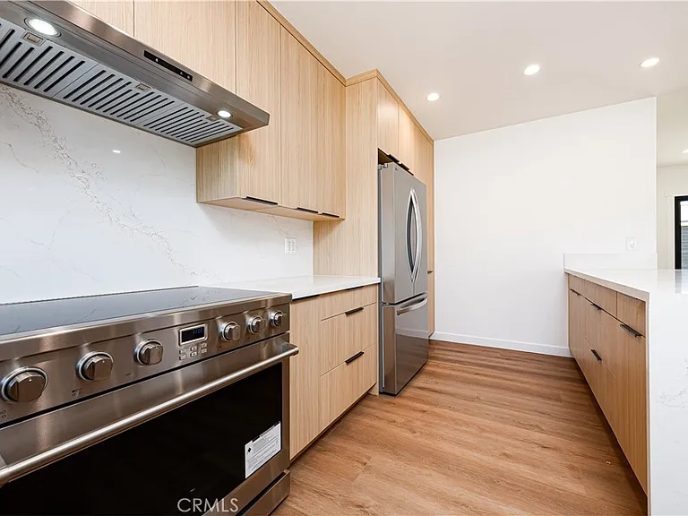 7008 Aura Ave — Photo 8