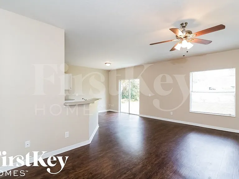 4220 S Cranberry Blvd — Photo 2