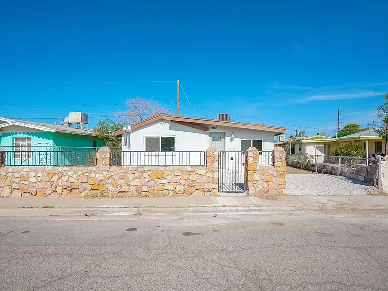 206 Sofia Pl — Photo 2