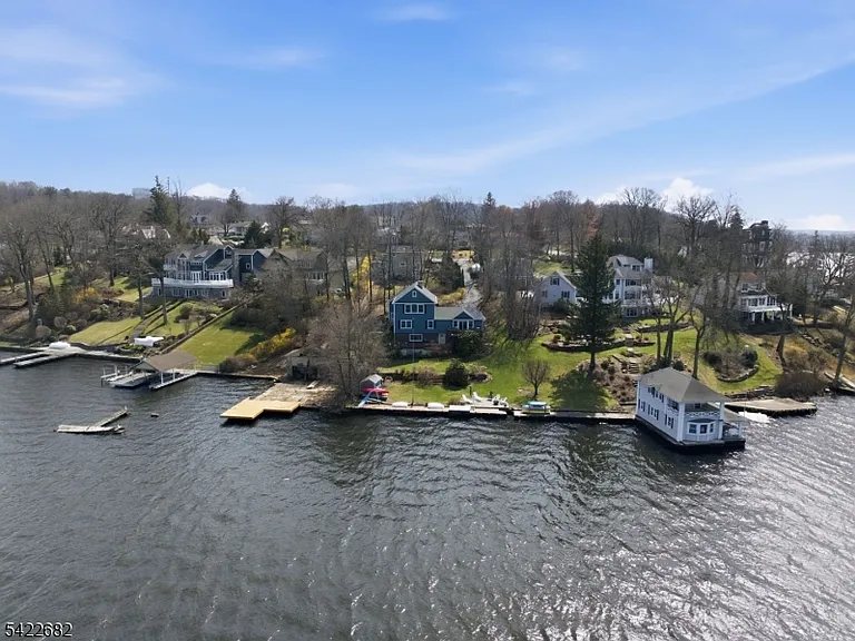 23 Edgemere Ave — Photo 43