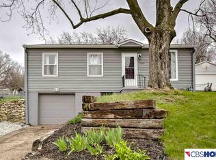 7320 Lillian Ave, La Vista, NE 68128