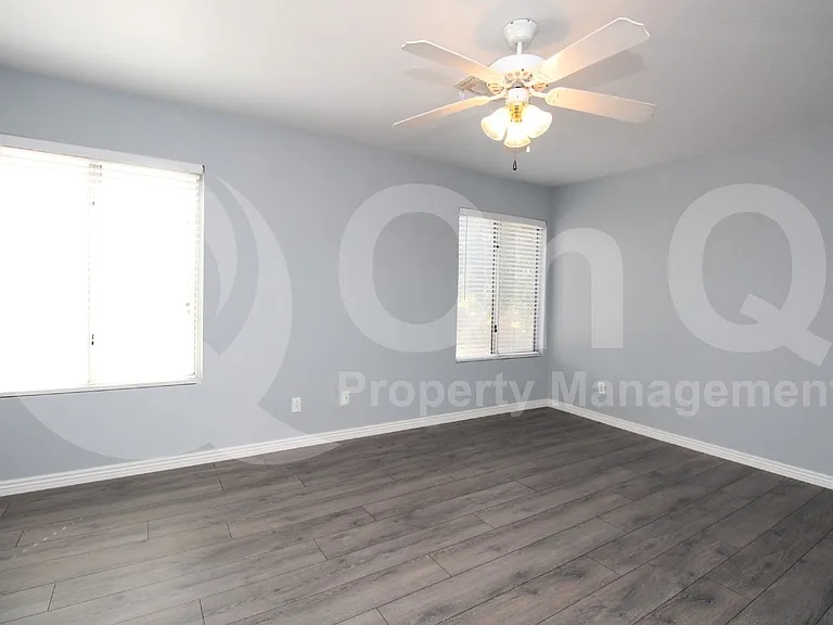 815 W Silver Creek Rd — Photo 11