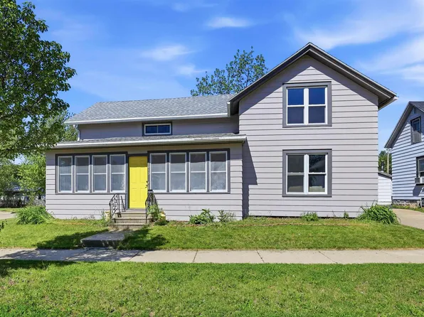 1013 Wyman St, New London, WI 54961
