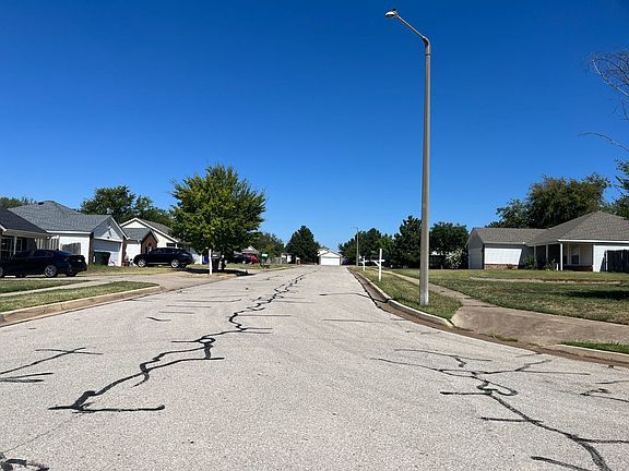 4th image of 3008 Pinelake St