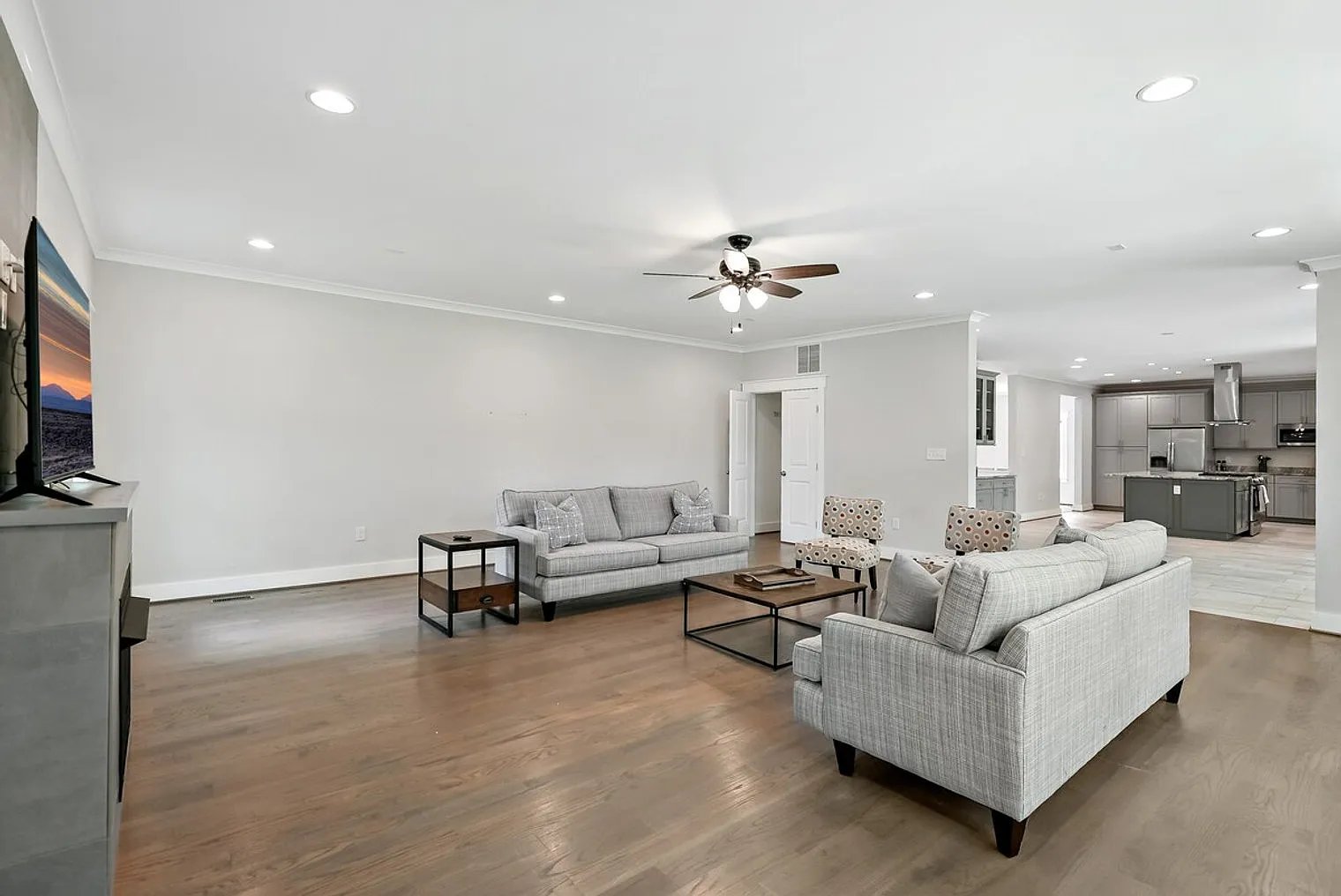 5 bed, 5.0 bath, $10,280 — Photo 1