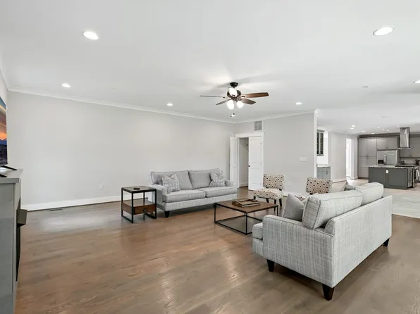 2901 Random Rd W #Id1395378p, Falls Church, VA 22042