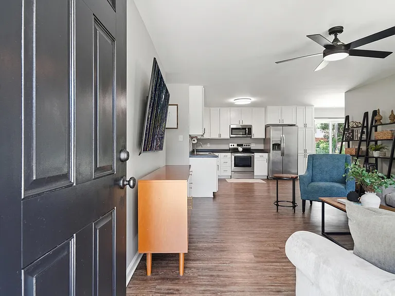 110 Estate Dr — Photo 5