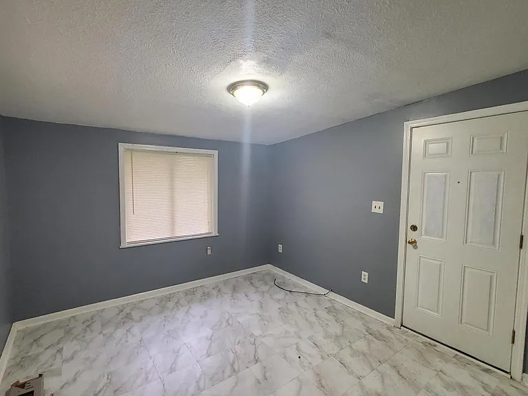 2553 Greenvale Rd — Photo 7