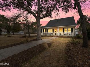 220 Willis Dr, Southport, NC 28461