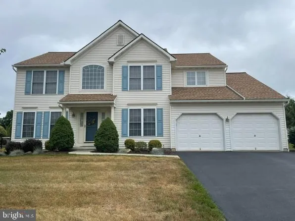 111 Running Creek Dr, Sinking Spring, PA 19608