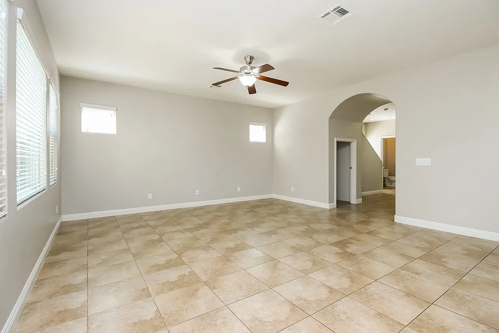 4 bed, 2.5 bath, 2136 sqft, $2,300 — Photo 4