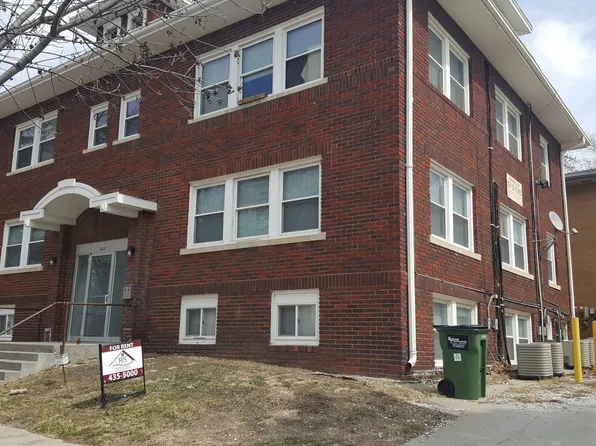 828 S 16th St, Lincoln, NE 68508