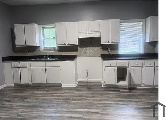 4 bed, $1,300 — Photo 2