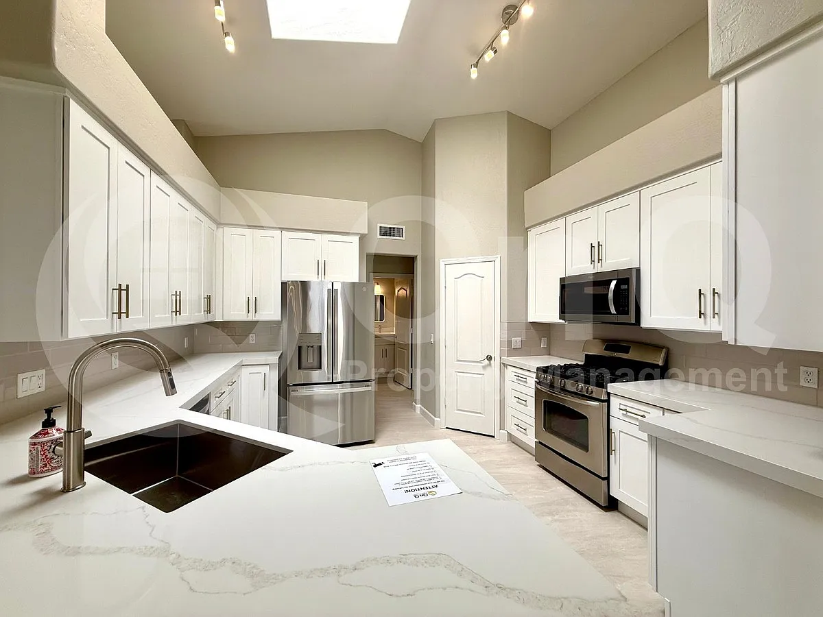 4 bed, 2.0 bath, 2120 sqft, $3,750 — Photo 3