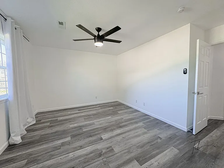 11 Holly Dr #B — Photo 28