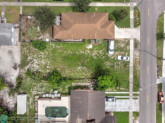 3rd image of 267 SW 1st Ter