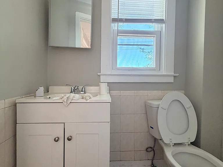202 Hallock Ave — Photo 11