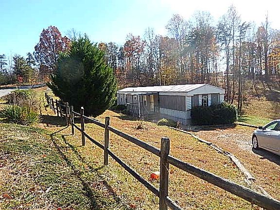 3rd image of 1121 Jarrett Dr